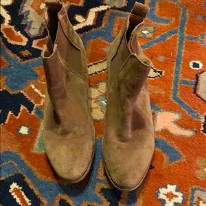 Steve Madden sued boots